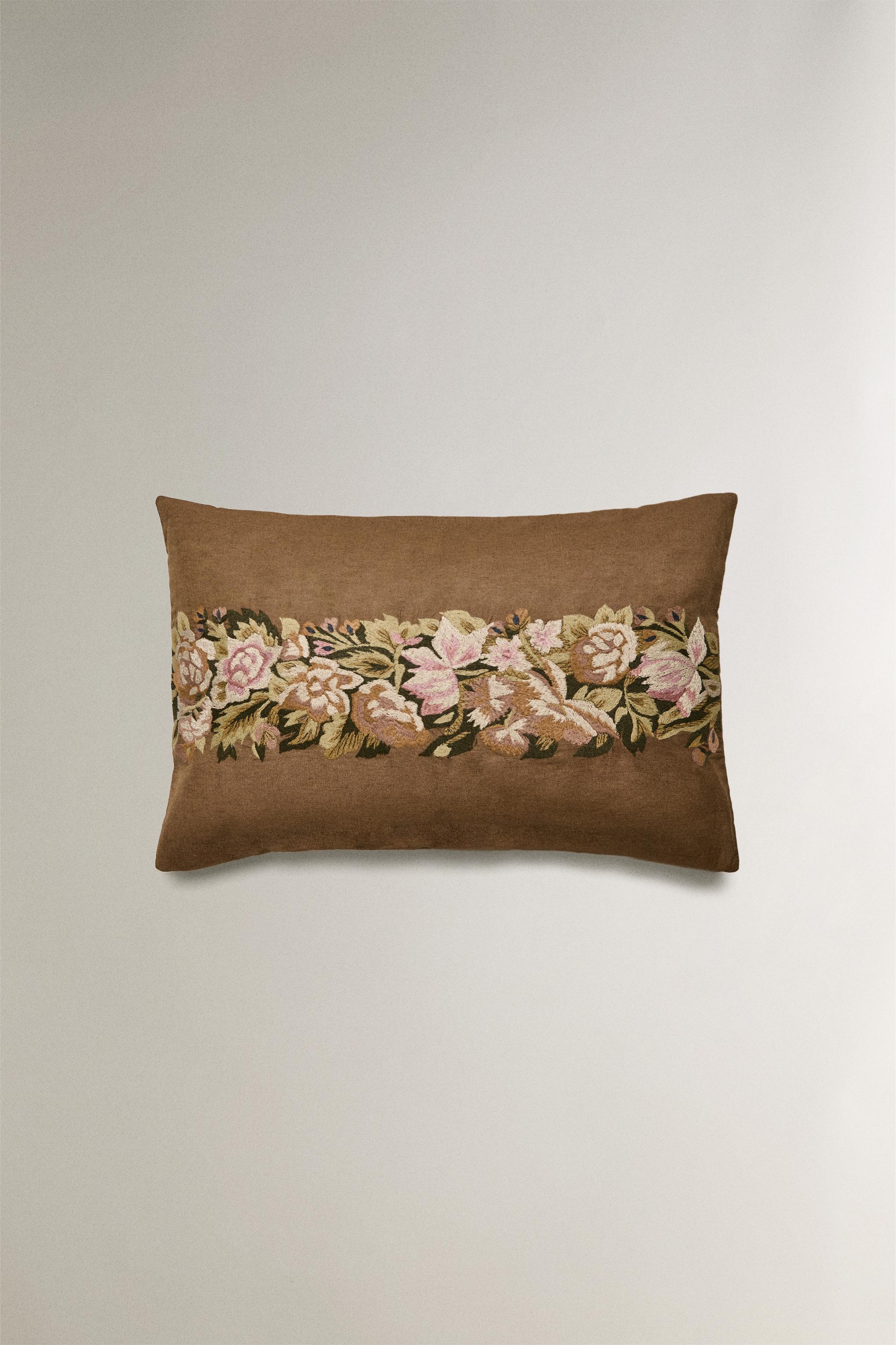 HOUSSE DE COUSSIN BRODÉE